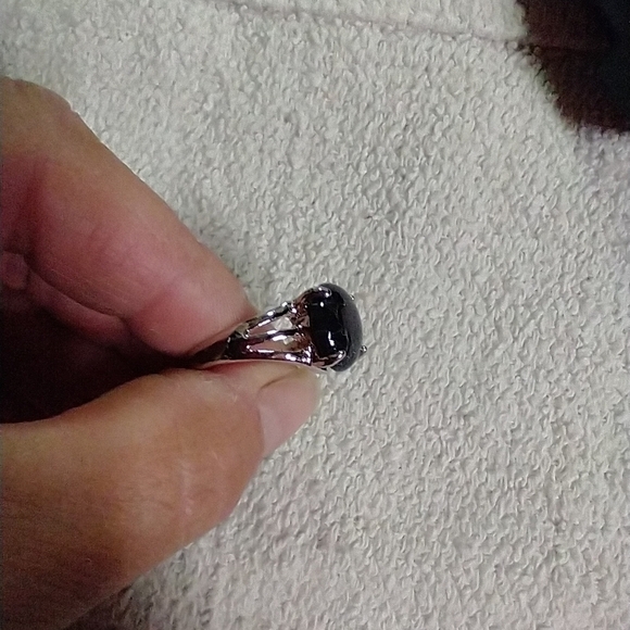 Silvertone round black 🖤 stone 🪨 ring 💍7 - Picture 4 of 5